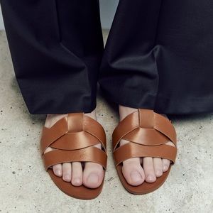 ZARA FLAT CROSSED LEATHER SANDAL SIZE 6.5